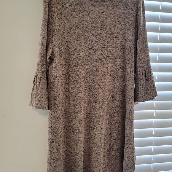 Popular basics . Size medium . 3/4 ruffle sleeve dress - Picture 4 of 4